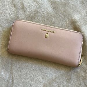 Michael Kors wallet / purse ladies (color peach)